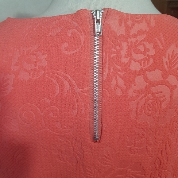 Mandy Evans Coral Rose Embossed Short Sleeved Top - Picture 6 of 10